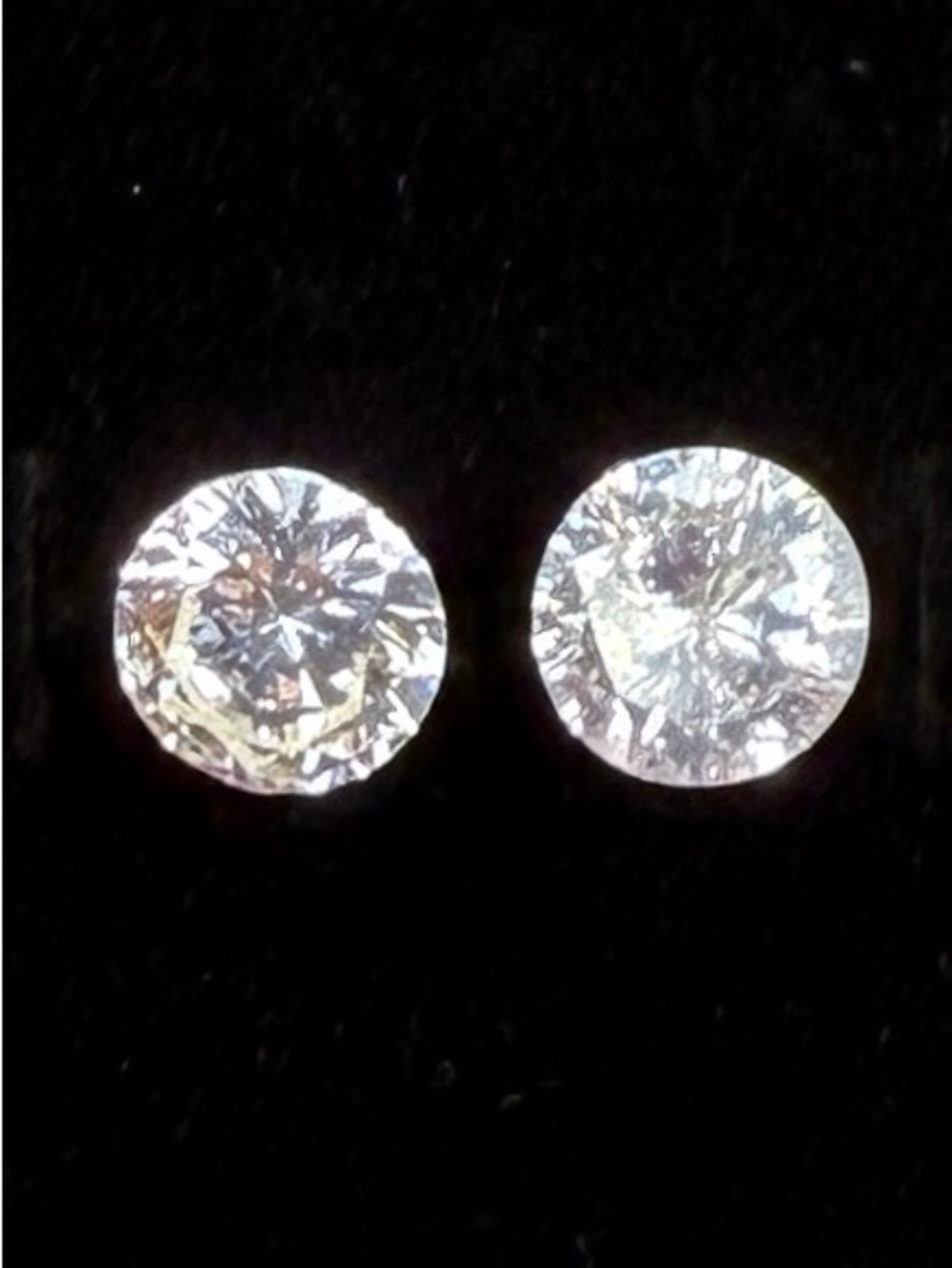Beautiful Silvertone clear solitaire bling costume pierced earrings